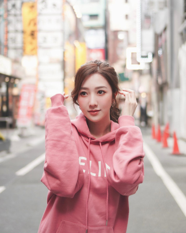 婚後狂晒名牌（圖片來源：IG@reginahyt）