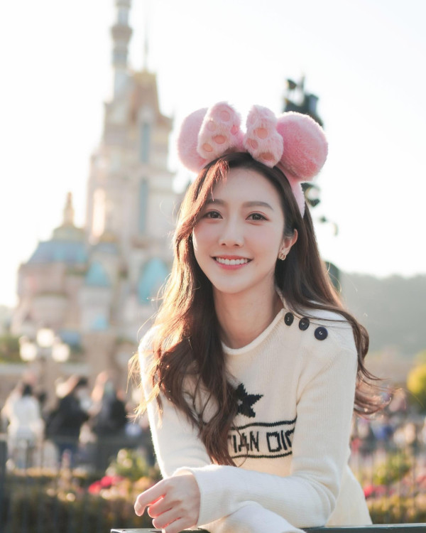 何依婷升呢貴婦豪晒愛馬仕聖誕樹！ 