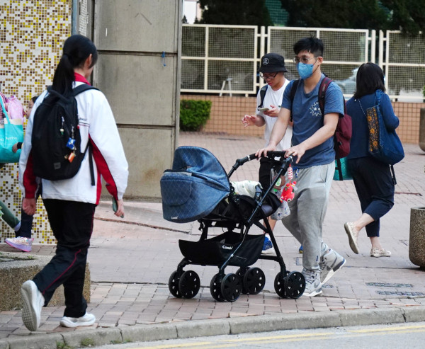 自「新生嬰兒獎勵金」計劃實施以來，截至2024年11月底已向32,107名申請人發放獎勵金，總發放金額約為6.4億元。（圖片來源：HKET圖片庫）