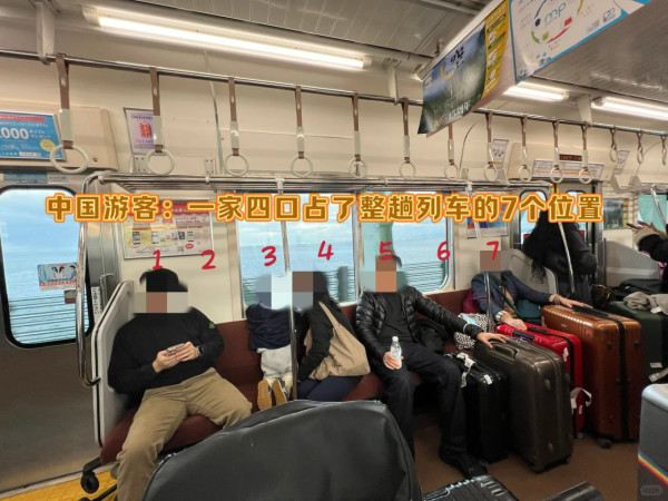 內地女遊日霸佔廁格插頭為手機充電 小紅書網民：被人討厭不是沒有理由 