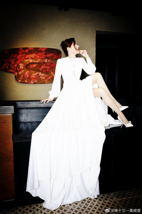 萬綺雯上海遊船河曬凍齡美貌 離巢TVB後北上開民宿做老闆 