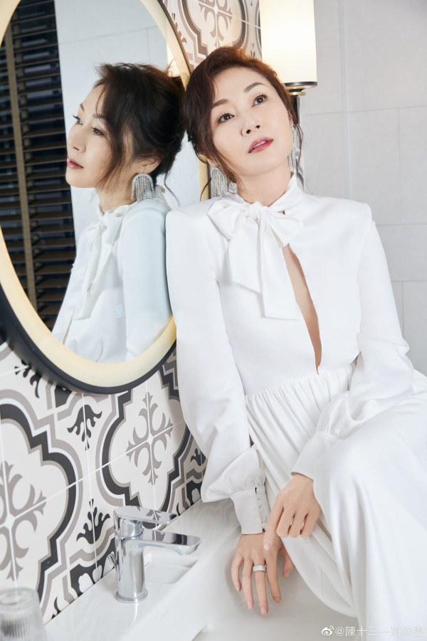 萬綺雯上海遊船河曬凍齡美貌 離巢TVB後北上開民宿做老闆 