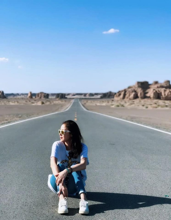 萬綺雯上海遊船河曬凍齡美貌 離巢TVB後北上開民宿做老闆 