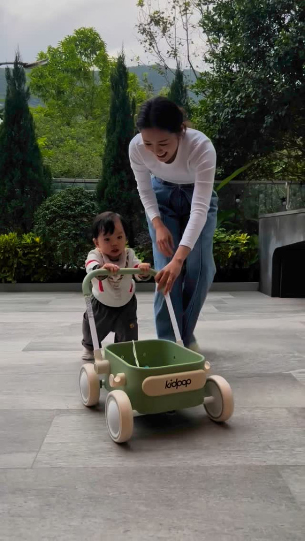 囝囝學行片段意外曝光超大後花園。（取自instagram）