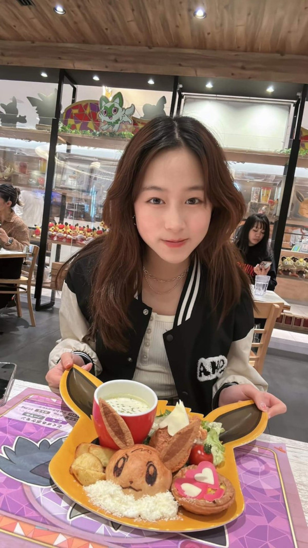 姚嘉妮16歲仙氣女兒靚樣罕有曝光！美人胚子似翻版林嘉欣！網民：佢先係最靚星二代