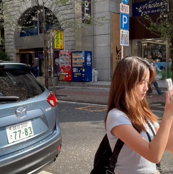 姚嘉妮16歲仙氣女兒靚樣罕有曝光！美人胚子似翻版林嘉欣！網民：佢先係最靚星二代