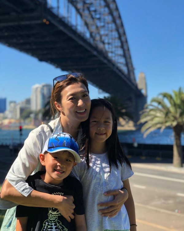 姚嘉妮16歲仙氣女兒靚樣罕有曝光！美人胚子似翻版林嘉欣！網民：佢先係最靚星二代