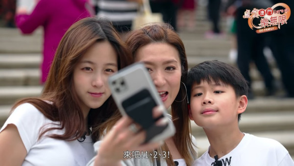 姚嘉妮16歲仙氣女兒靚樣罕有曝光！美人胚子似翻版林嘉欣！網民：佢先係最靚星二代