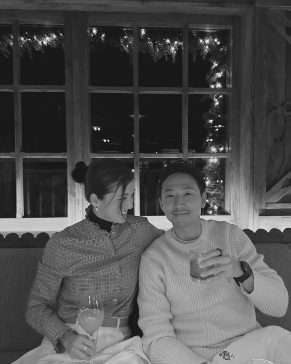 百億新抱吳千語赴韓晚宴Deep V到肚臍！撼贏何超蓮！傲人身材貴氣獲讚美到發光 