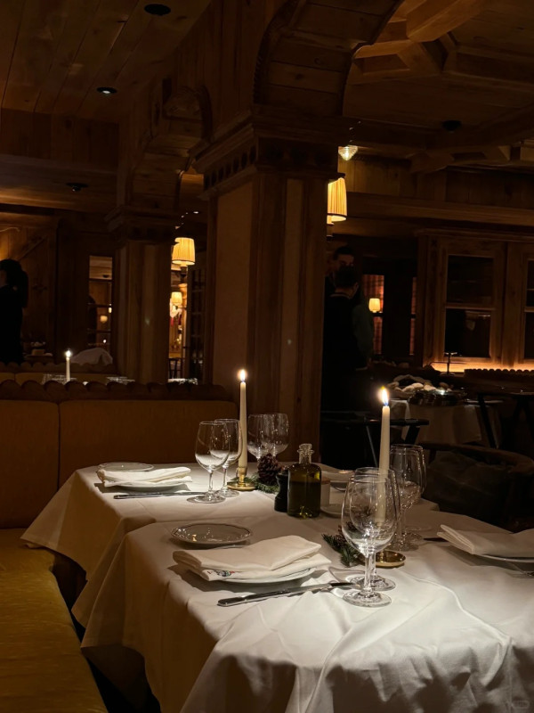 吳千語飛法國慶祝結婚一周年 放閃照一動作透露小心機 再被質疑懷孕 