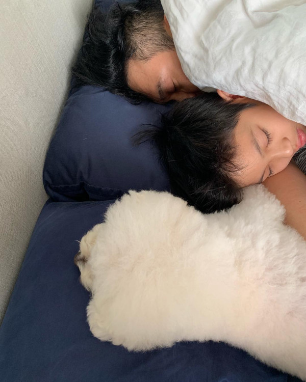 張智霖袁詠儀全家日本過聖誕 魔童暴風成長 網民激讚帥度不輸爸爸 