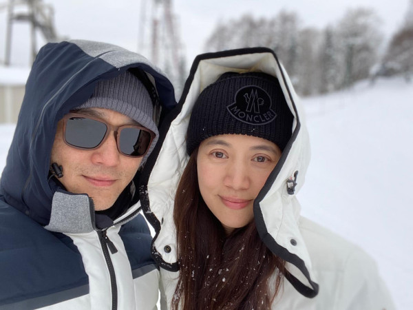 張智霖袁詠儀全家日本過聖誕 魔童暴風成長 網民激讚帥度不輸爸爸 