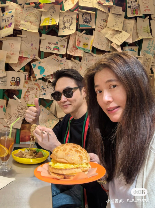 張智霖袁詠儀全家日本過聖誕 魔童暴風成長 網民激讚帥度不輸爸爸 