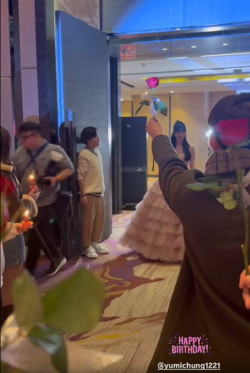 聲夢小花生日派對辦菲律賓式成人禮 公主晚裝性感上陣 粉絲爭相送花 