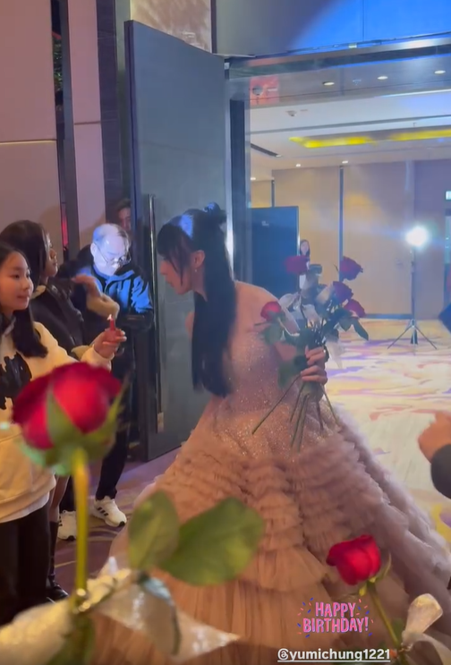 聲夢小花生日派對辦菲律賓式成人禮 公主晚裝性感上陣 粉絲爭相送花 