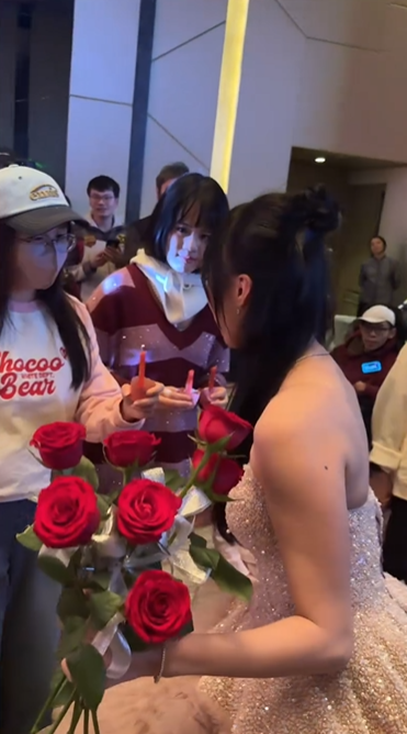 聲夢小花生日派對辦菲律賓式成人禮 公主晚裝性感上陣 粉絲爭相送花 