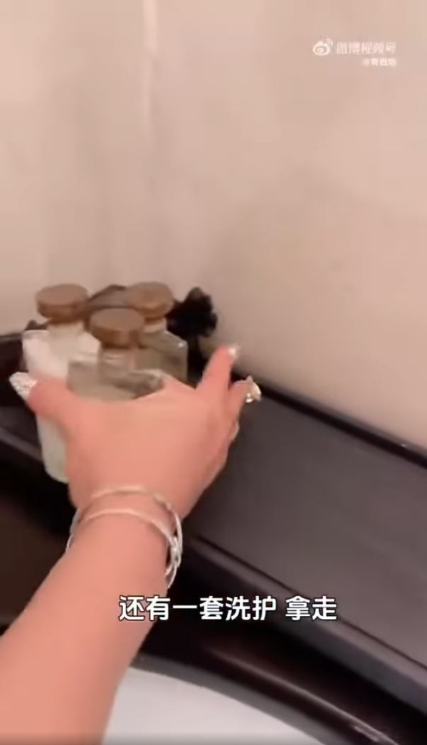 日本打工內地人呻港人嫌棄說普通話 網民批：你打工仲要客人遷就你？ 