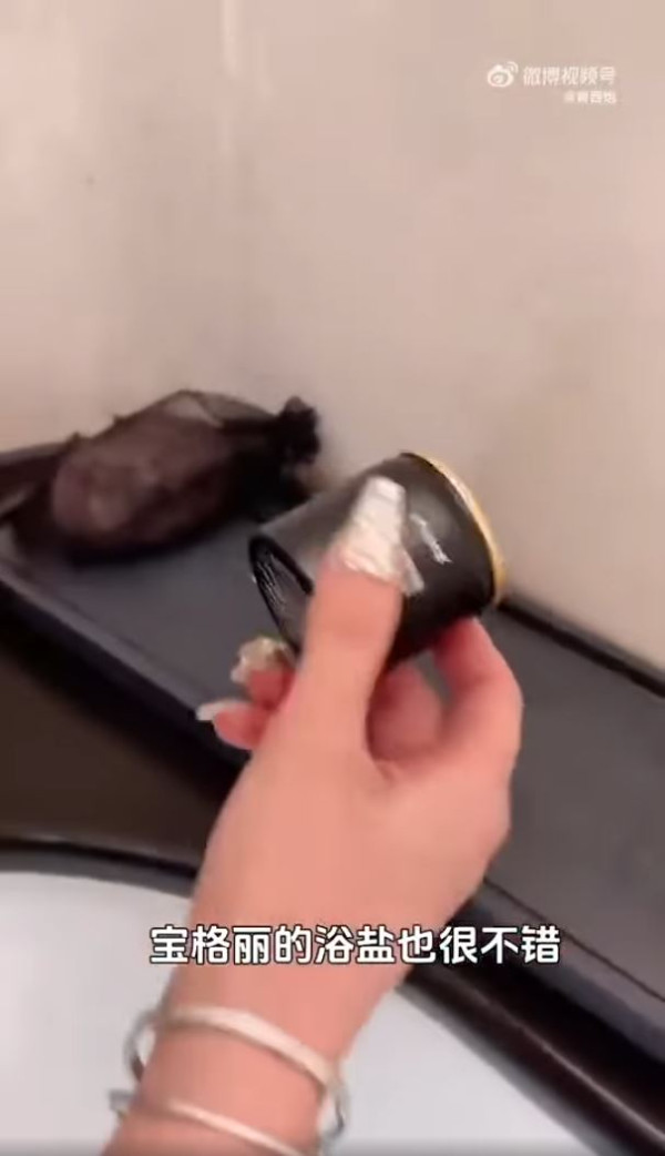 日本打工內地人呻港人嫌棄說普通話 網民批：你打工仲要客人遷就你？ 