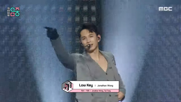 韓國二代女團成員曬香港取景婚照!霓虹燈/電車景拍出港式復古氛圍