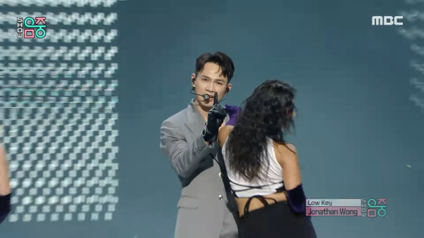 韓國二代女團成員曬香港取景婚照!霓虹燈/電車景拍出港式復古氛圍