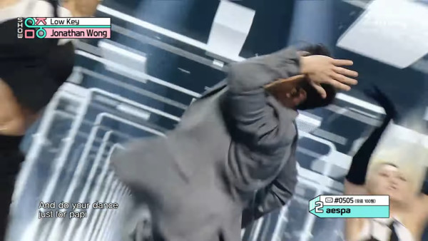 韓國二代女團成員曬香港取景婚照!霓虹燈/電車景拍出港式復古氛圍