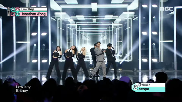 韓國二代女團成員曬香港取景婚照!霓虹燈/電車景拍出港式復古氛圍