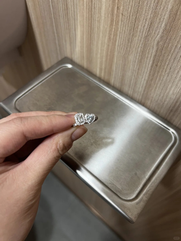 內地客呻日本核輻射導致傷口增生 網民意見一面倒：每天著防輻射服出門？ 