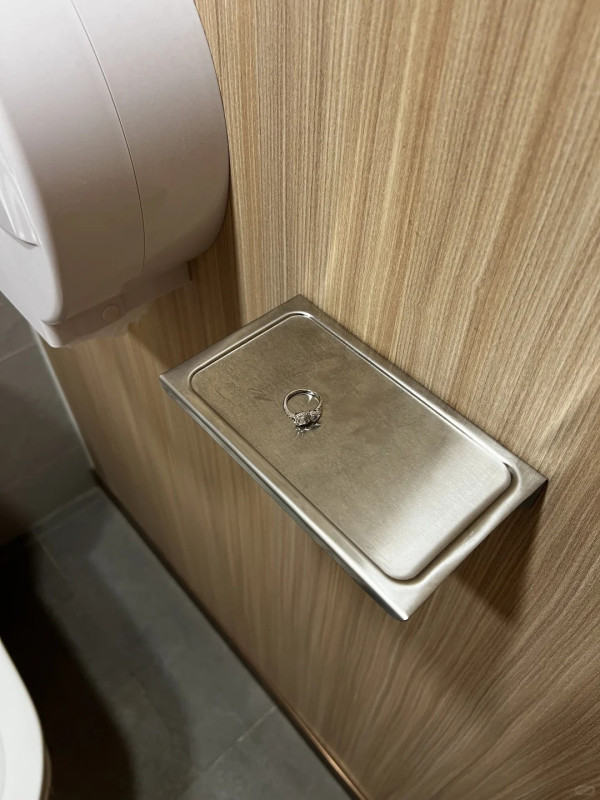 內地客呻日本核輻射導致傷口增生 網民意見一面倒：每天著防輻射服出門？ 