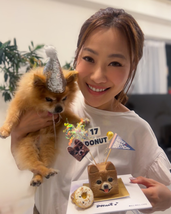 朱智賢悲痛悼念17歲愛犬離世！IG晒抱狗痛哭相呆坐家中 舊愛謝東閔留言安慰