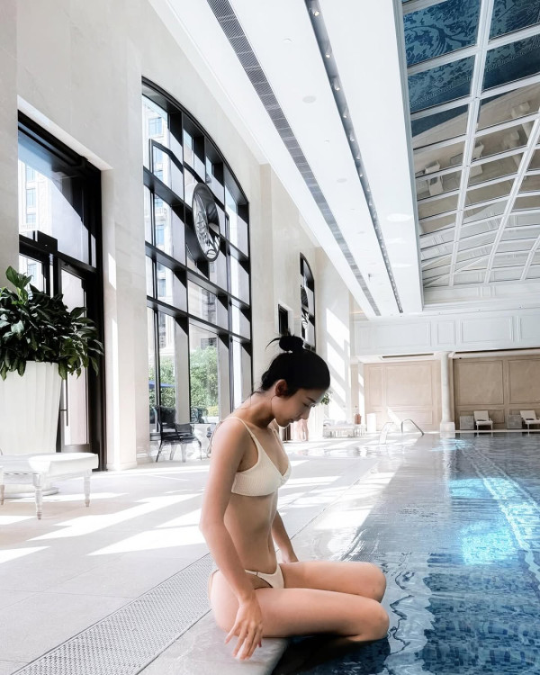 TVB主持自駕遊日遇大雪 車子驚變「雪糕車」獲熱心人借一物助融雪 網友反提醒要小心？ 