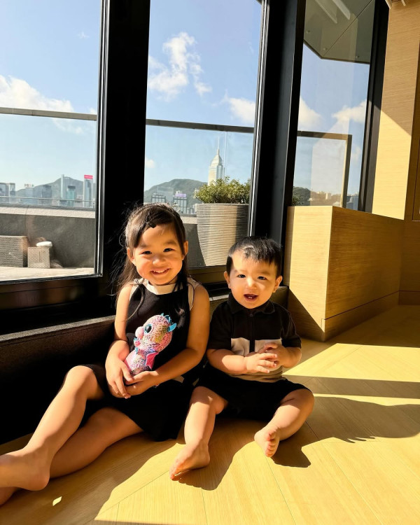 TVB主持自駕遊日遇大雪 車子驚變「雪糕車」獲熱心人借一物助融雪 網友反提醒要小心？ 