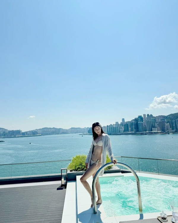 TVB主持自駕遊日遇大雪 車子驚變「雪糕車」獲熱心人借一物助融雪 網友反提醒要小心？ 