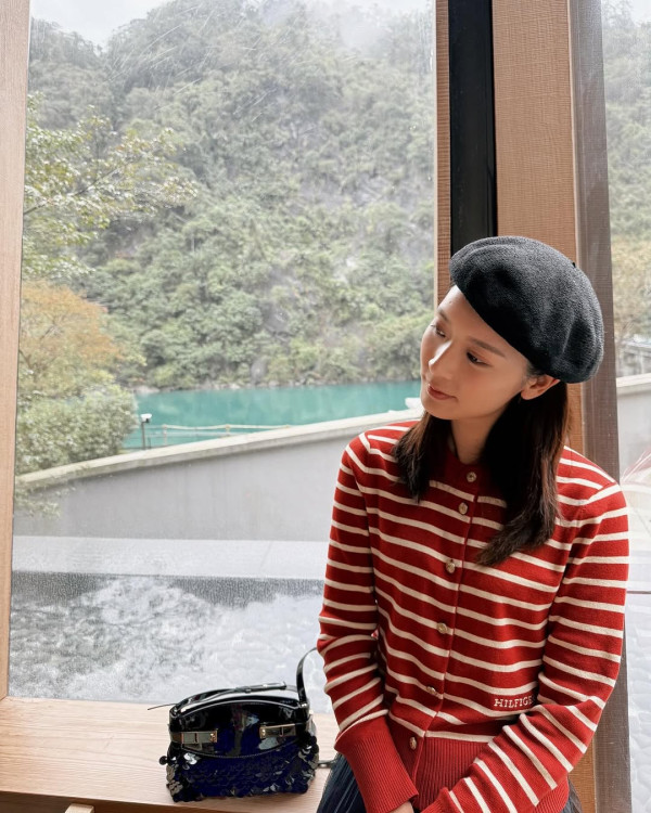 TVB主持自駕遊日遇大雪 車子驚變「雪糕車」獲熱心人借一物助融雪 網友反提醒要小心？ 