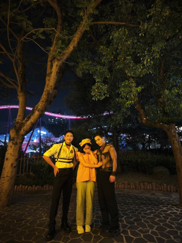 聖誕節歡樂谷再推男色經濟 爆肌型男全面進場 季節限定可一不可再