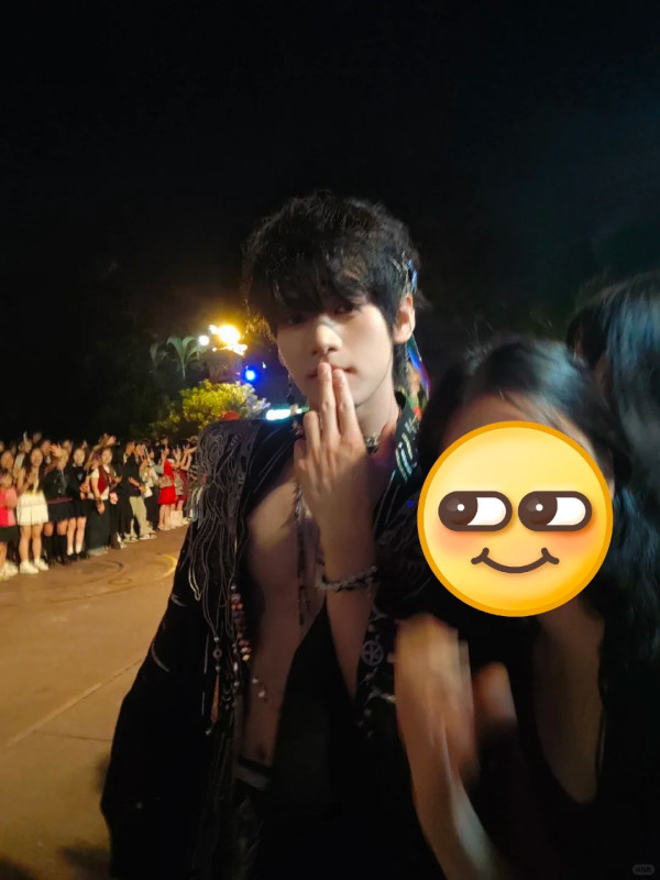 聖誕節歡樂谷再推男色經濟 爆肌型男全面進場 季節限定可一不可再