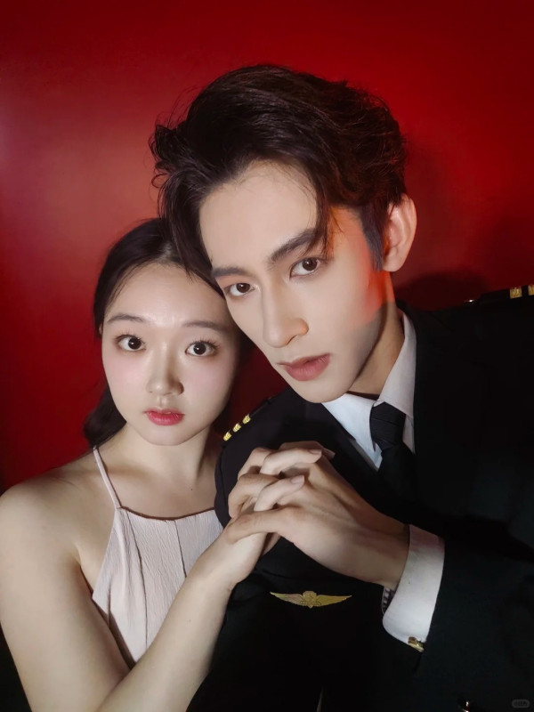 聖誕節歡樂谷再推男色經濟 爆肌型男全面進場 季節限定可一不可再