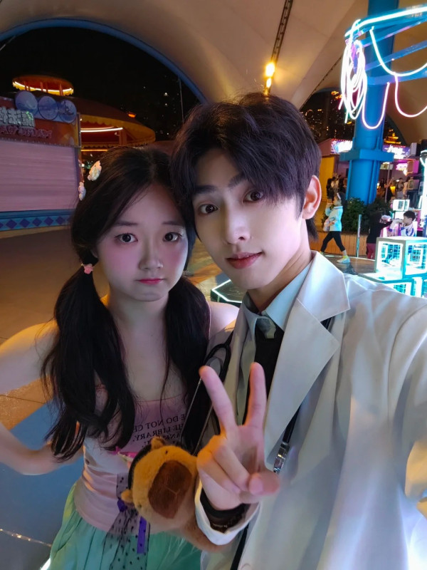 聖誕節歡樂谷再推男色經濟 爆肌型男全面進場 季節限定可一不可再