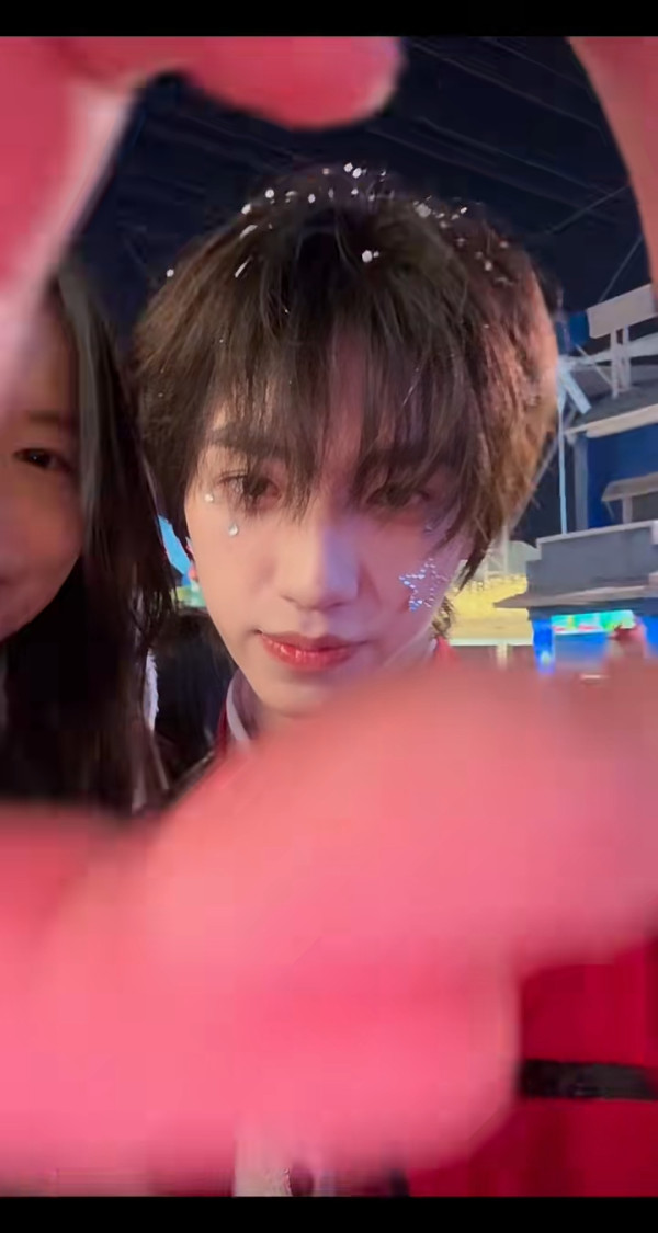 聖誕節歡樂谷再推男色經濟 爆肌型男全面進場 季節限定可一不可再