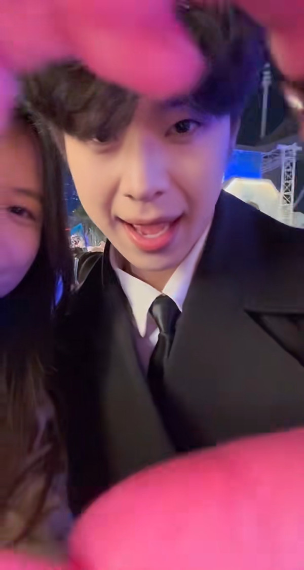 聖誕節歡樂谷再推男色經濟 爆肌型男全面進場 季節限定可一不可再