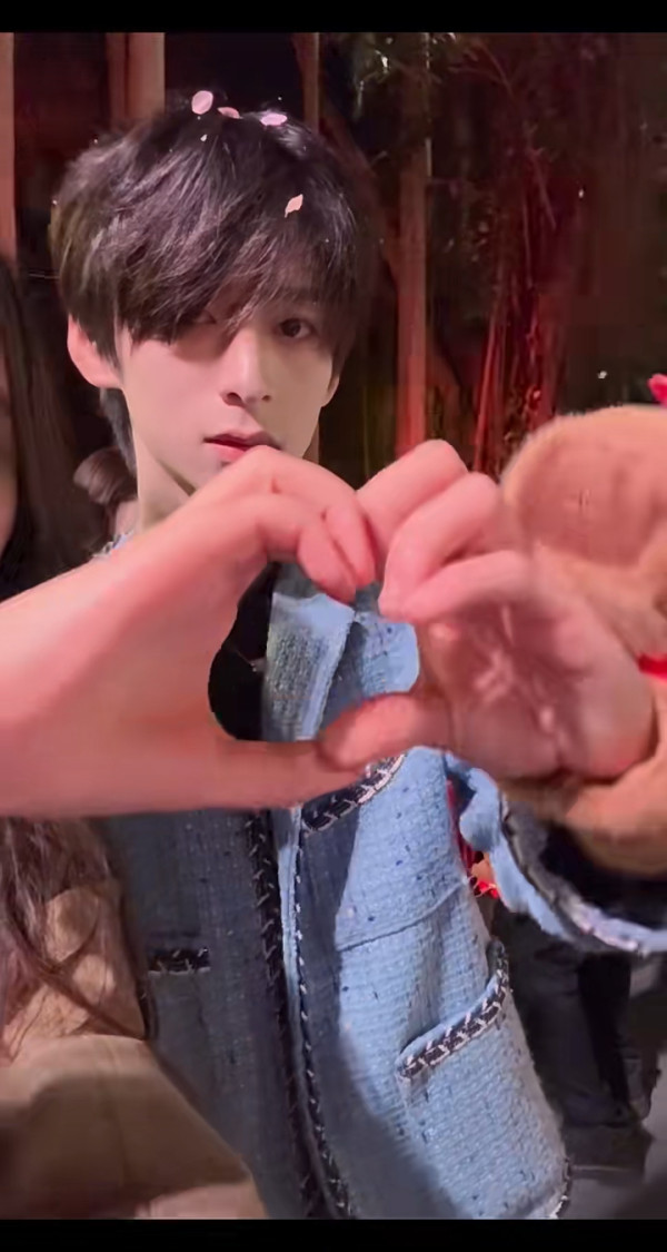 聖誕節歡樂谷再推男色經濟 爆肌型男全面進場 季節限定可一不可再