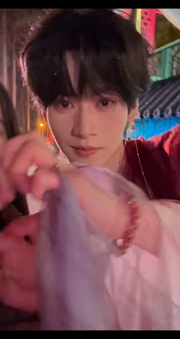 聖誕節歡樂谷再推男色經濟 爆肌型男全面進場 季節限定可一不可再