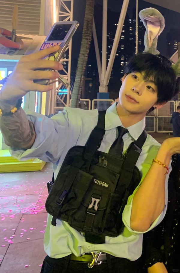 聖誕節歡樂谷再推男色經濟 爆肌型男全面進場 季節限定可一不可再