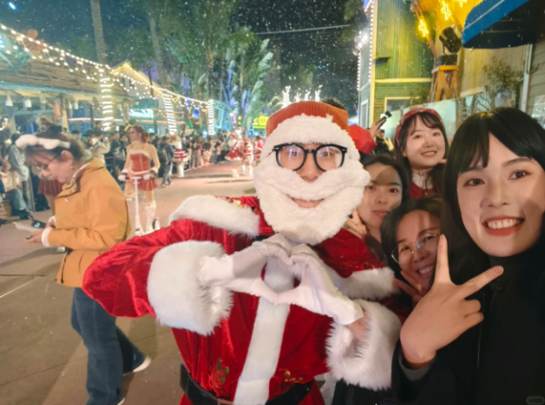 聖誕節歡樂谷再推男色經濟 爆肌型男全面進場 季節限定可一不可再