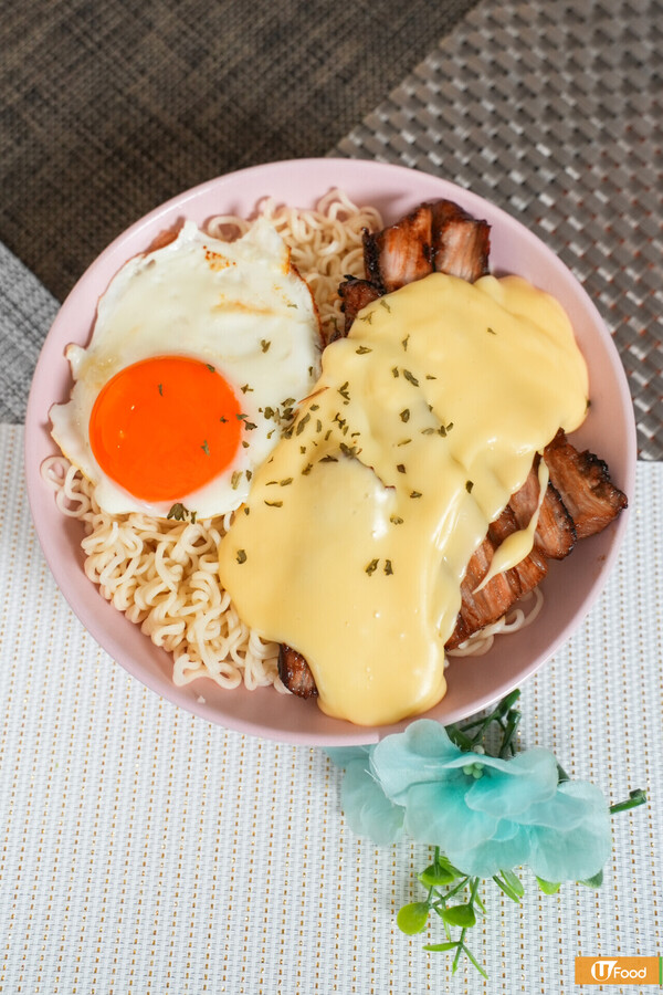 豬頸肉芝士撈丁｜神還原新記冰室名物！十級邪惡宵夜／濃厚芝士醬汁