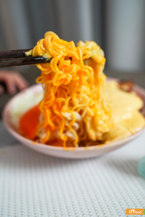 豬頸肉芝士撈丁｜神還原新記冰室名物！十級邪惡宵夜／濃厚芝士醬汁