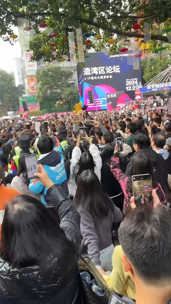 45歲前TVB小生 內地被簇擁群情洶湧 不停重複一字竟被以為是粗口 