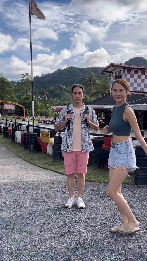 英皇37歲女星遊泰國晒美照 著泳衣泰服孖細女老公拍片羡煞旁人 