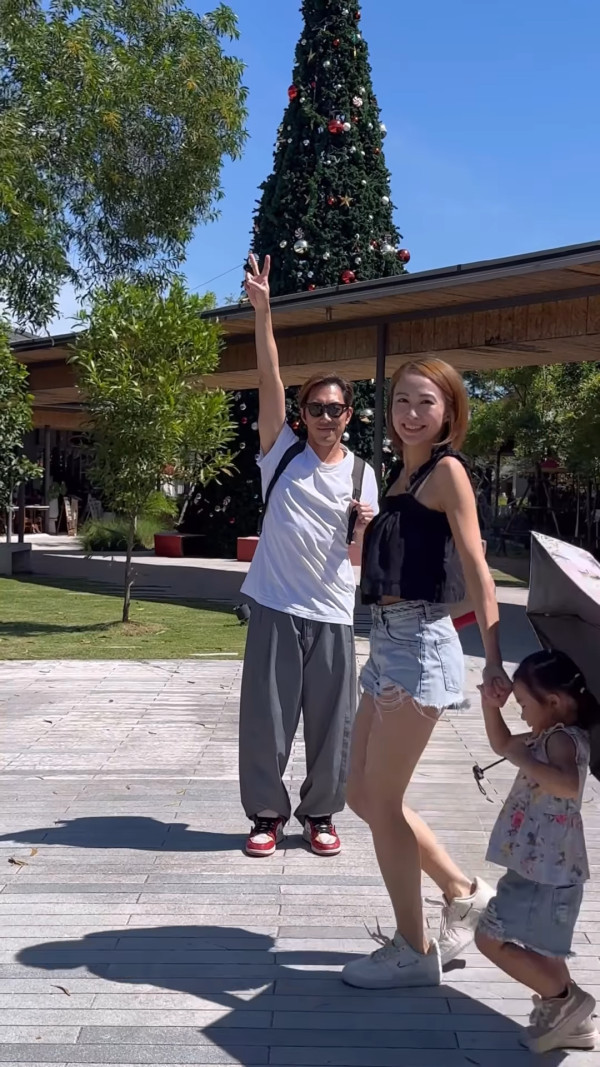 英皇37歲女星遊泰國晒美照 著泳衣泰服孖細女老公拍片羡煞旁人 