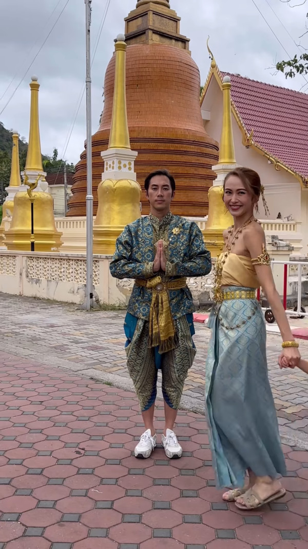 英皇37歲女星遊泰國晒美照 著泳衣泰服孖細女老公拍片羡煞旁人 