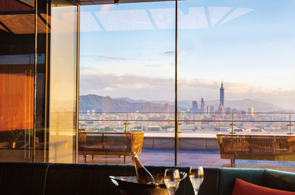 台北萬豪酒店入住報告 飽覽松山機場+台北101景觀！CP值超高Garden Kitchen半自助餐 